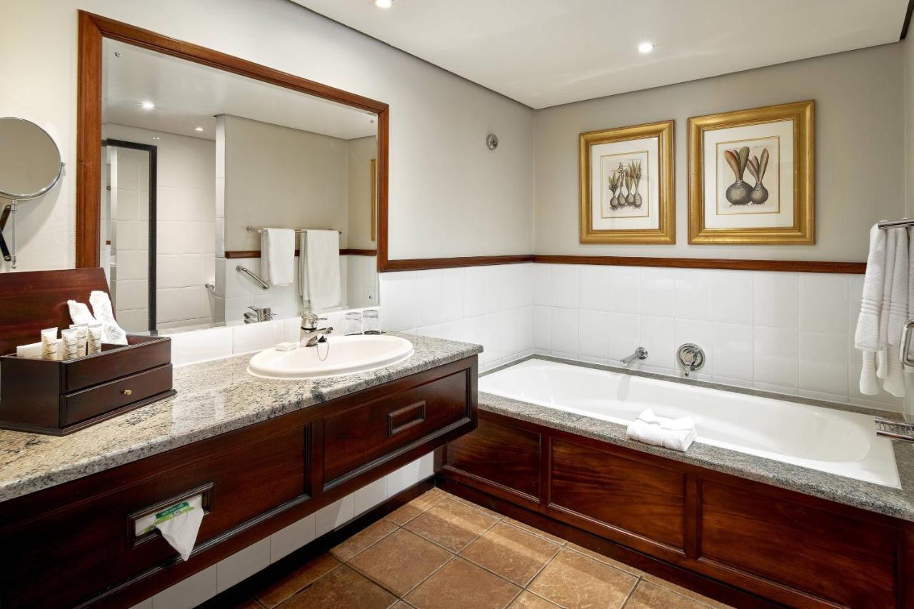 Irene Country Lodge, Autograph Collection Centurion Luaran gambar A bathroom in a hotel