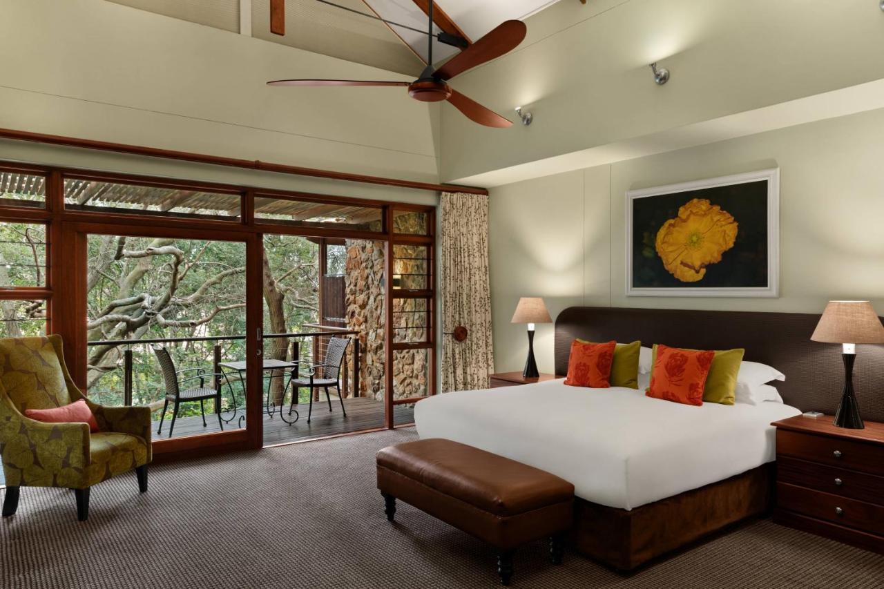 Irene Country Lodge, Autograph Collection Centurion Luaran gambar A bedroom at the Taj Bengal