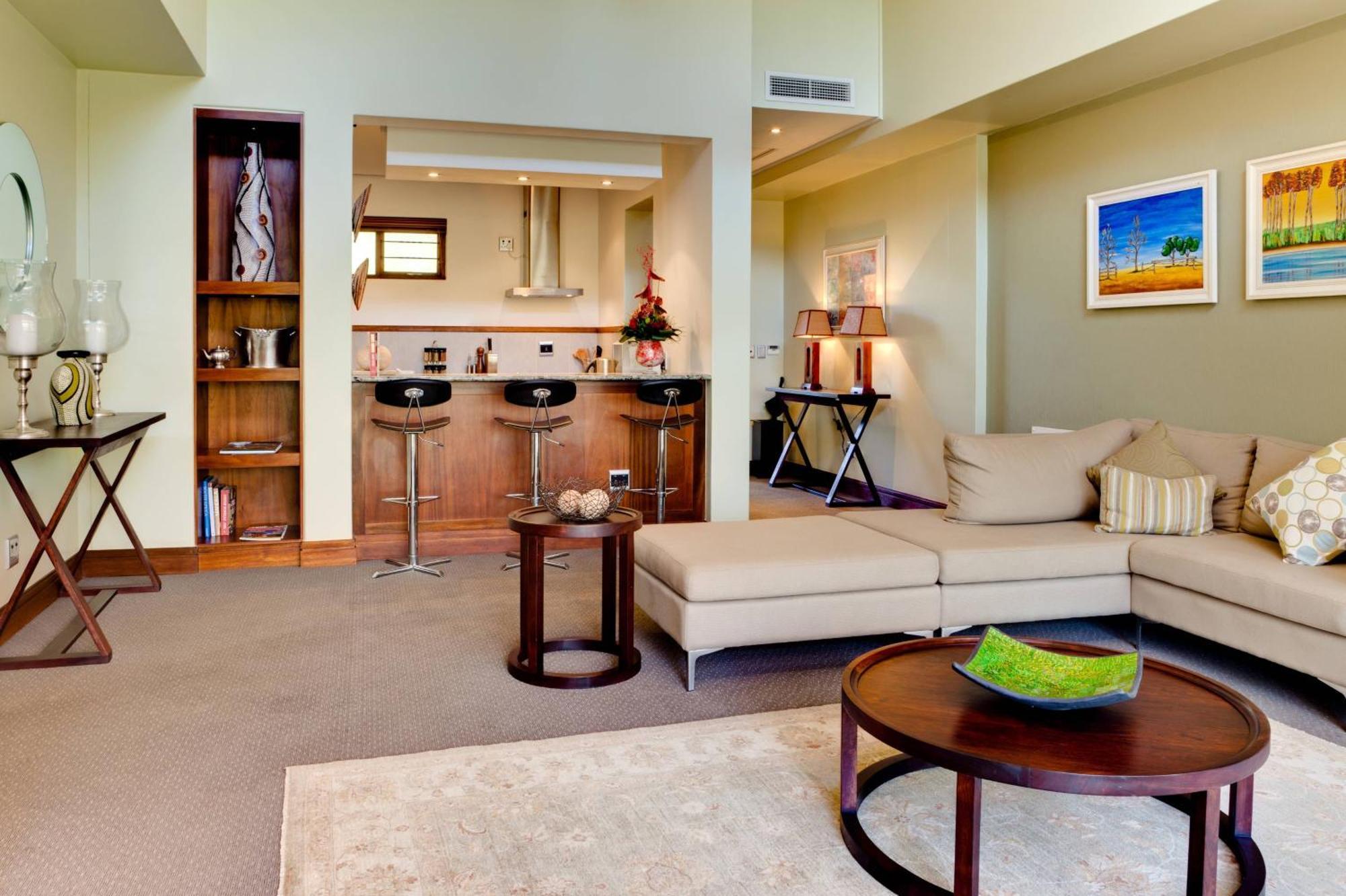 Irene Country Lodge, Autograph Collection Centurion Luaran gambar A living room in a condominium
