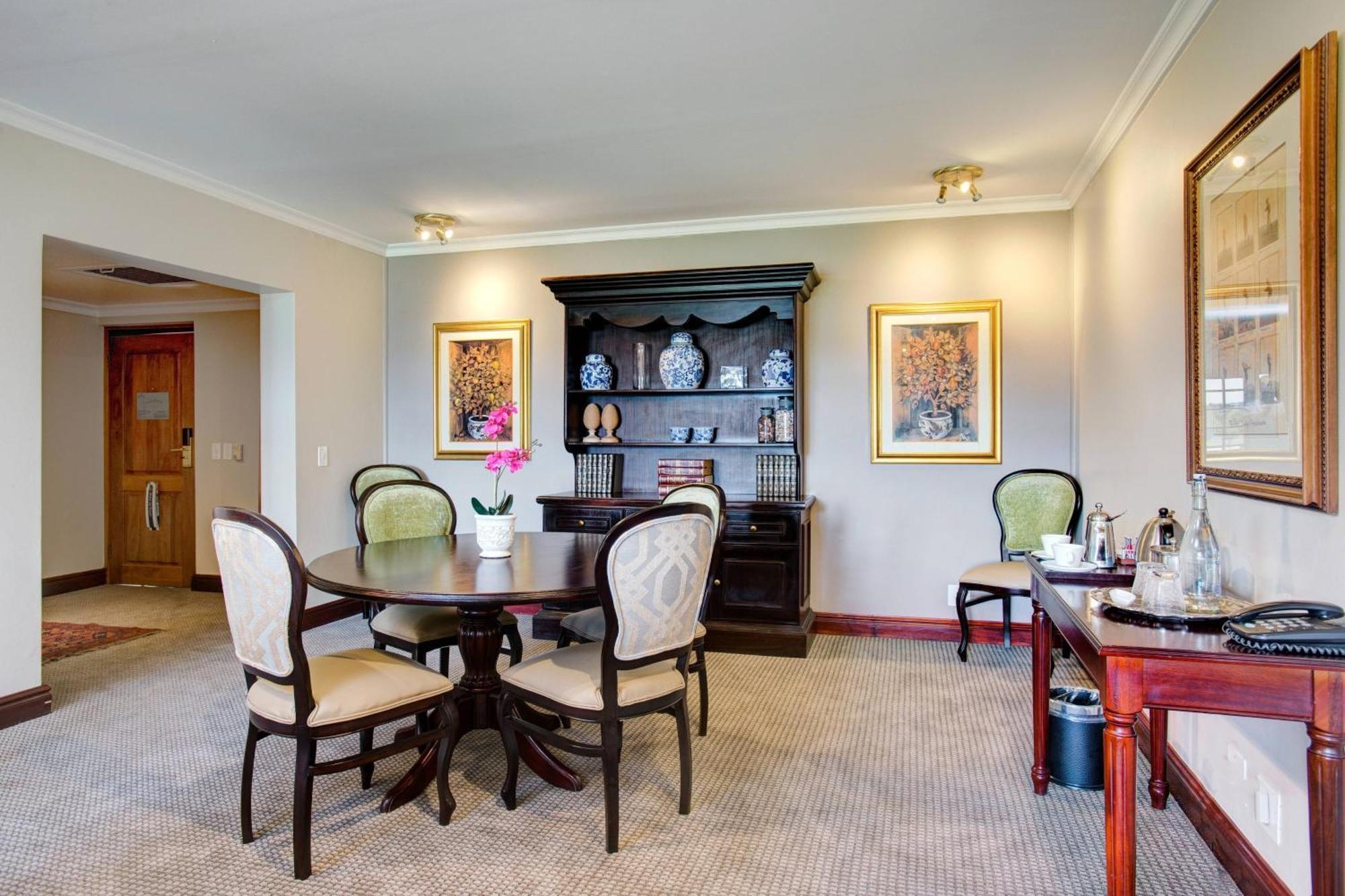 Irene Country Lodge, Autograph Collection Centurion Luaran gambar The interior of a suite at the hotel