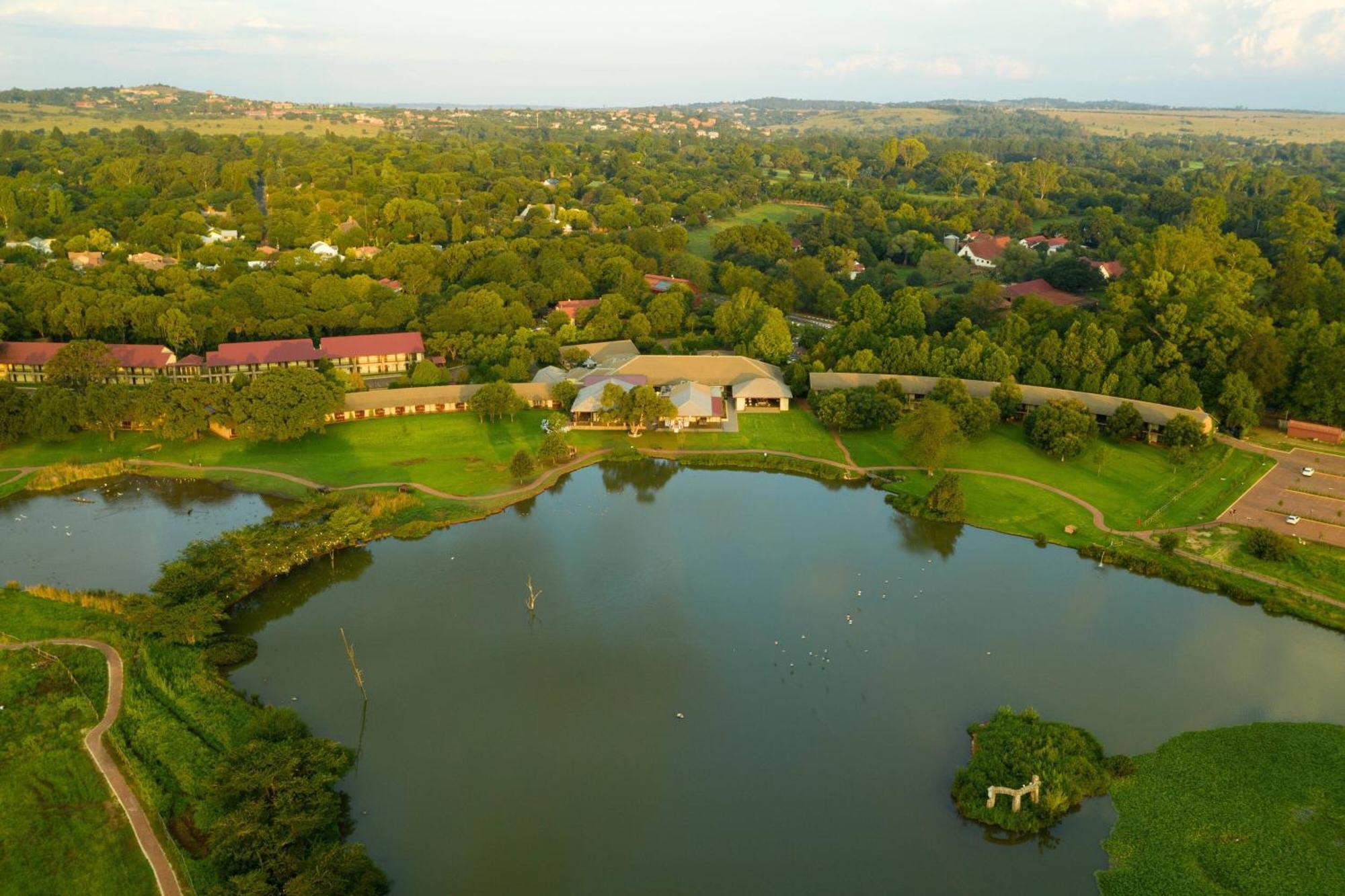Irene Country Lodge, Autograph Collection Centurion Luaran gambar Aerial view of the clubhouse