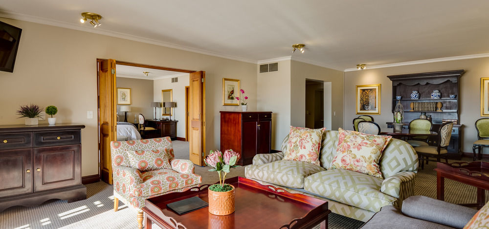 Irene Country Lodge, Autograph Collection Centurion Luaran gambar A suite at the Hilton Johannesburg