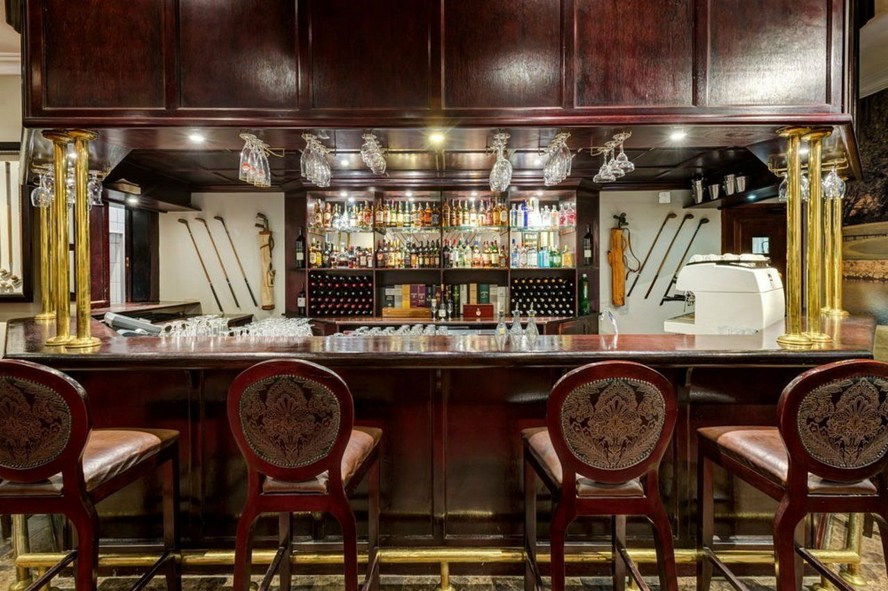 Irene Country Lodge, Autograph Collection Centurion Luaran gambar The bar at the American Bar